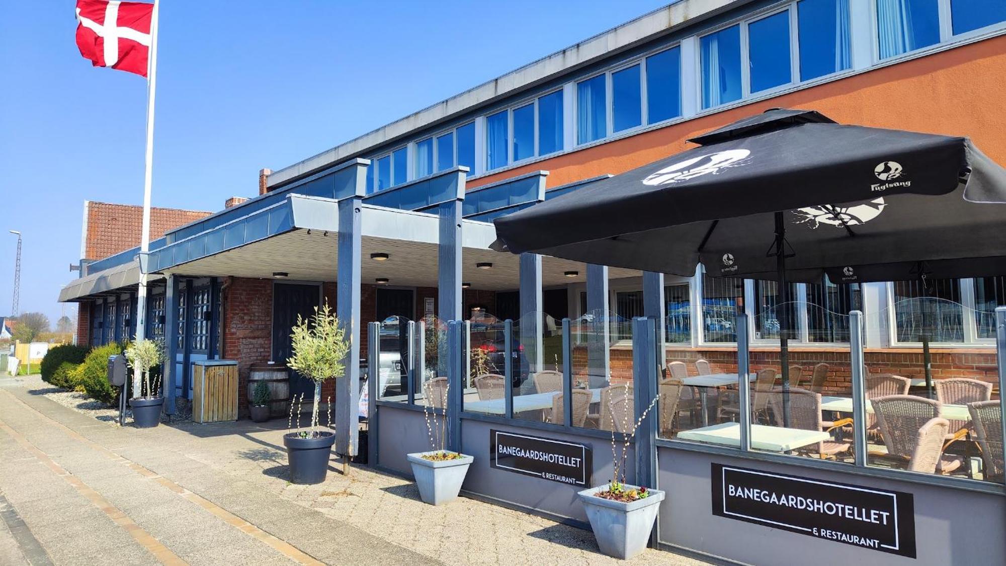 Banegaardshotellet Vojens Exterior photo